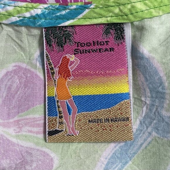 Too Hot Sunwear Womens Hawaiian Blouse Size Small Round Neck Rayon Beachwear - Picture 5 of 6